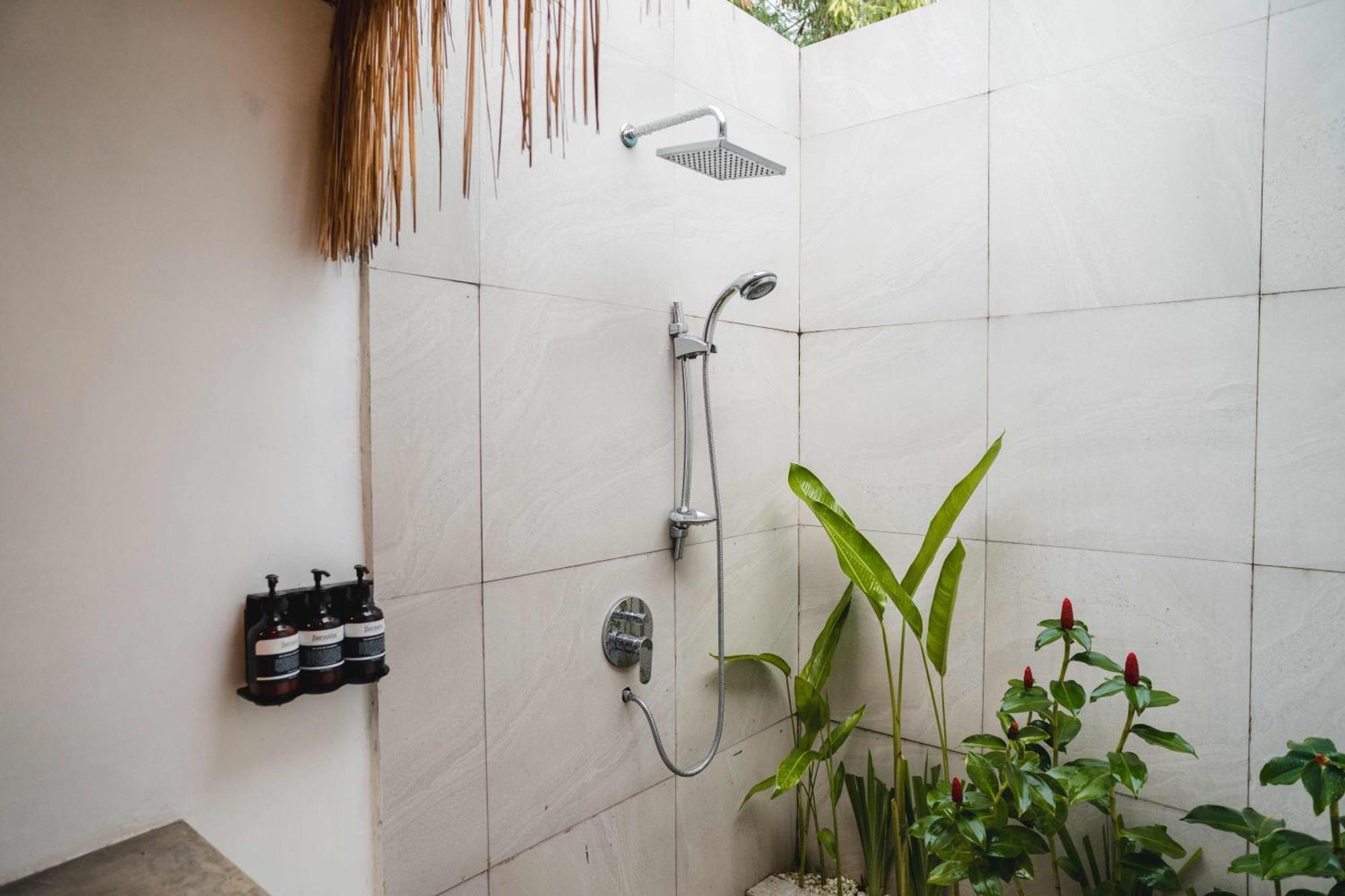 Hot Stone Club Ubud Room photo